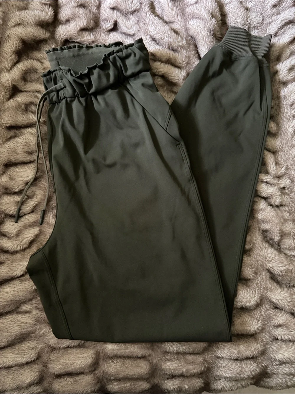 Lululemon Women’s Stretch High Rise Jogger Full Length Dark Olive